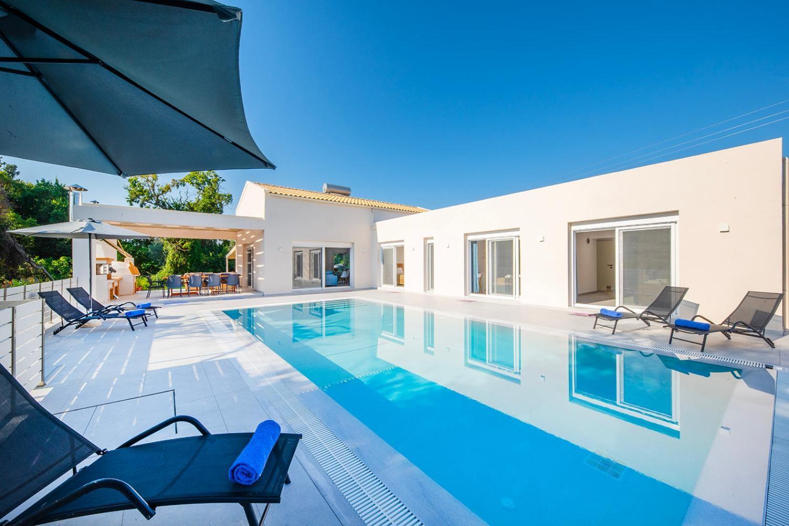 Villa Ami, Roda, Corfu: 10 Guests, Heated Pool, Private Mini Golf, Pool Table & More!! エクステリア 写真