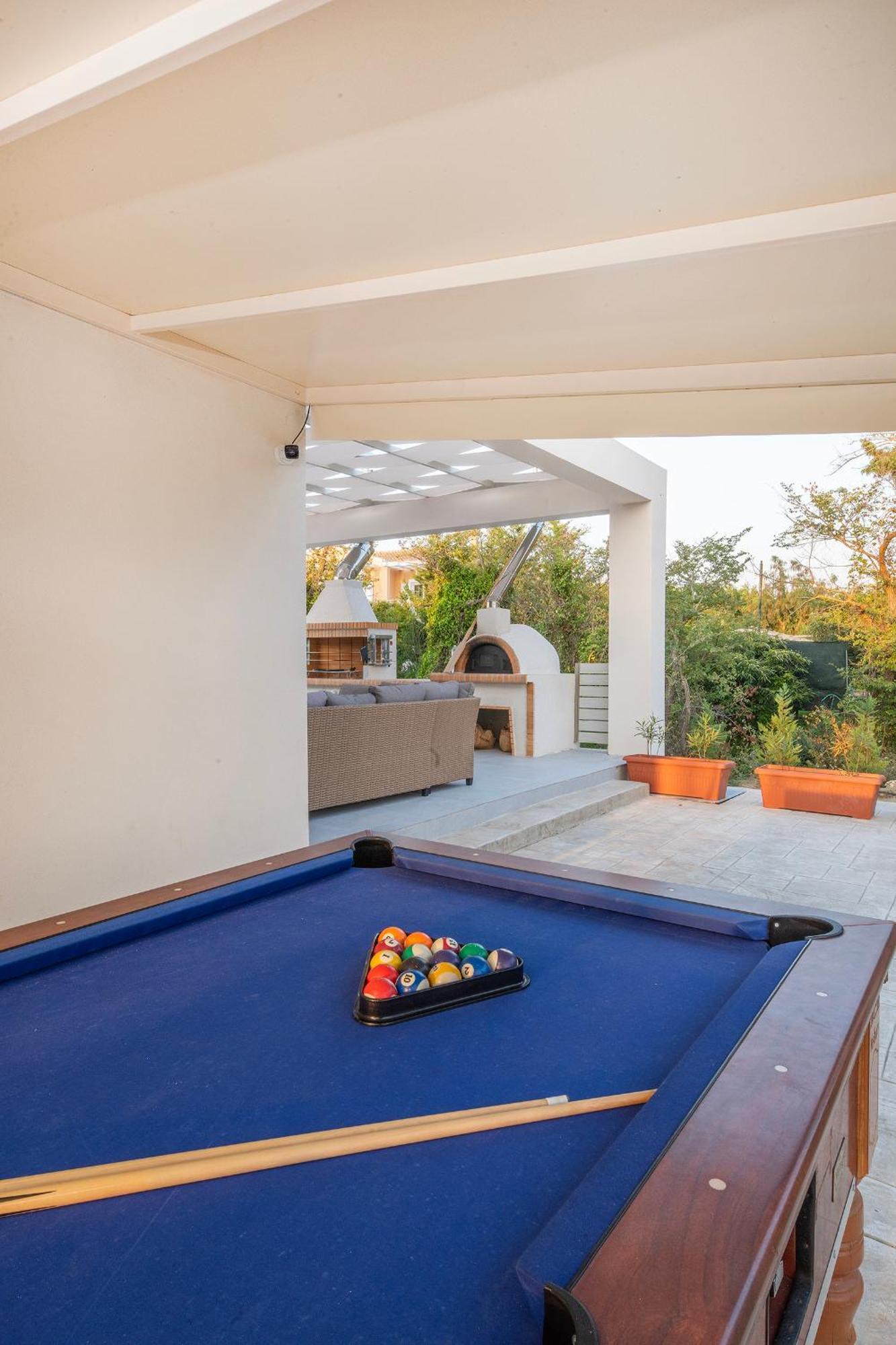 Villa Ami, Roda, Corfu: 10 Guests, Heated Pool, Private Mini Golf, Pool Table & More!! エクステリア 写真